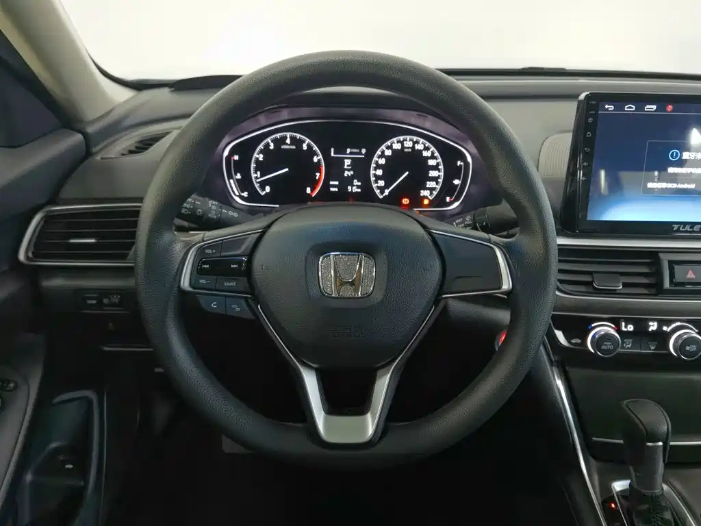 Honda Accord — фото 11
