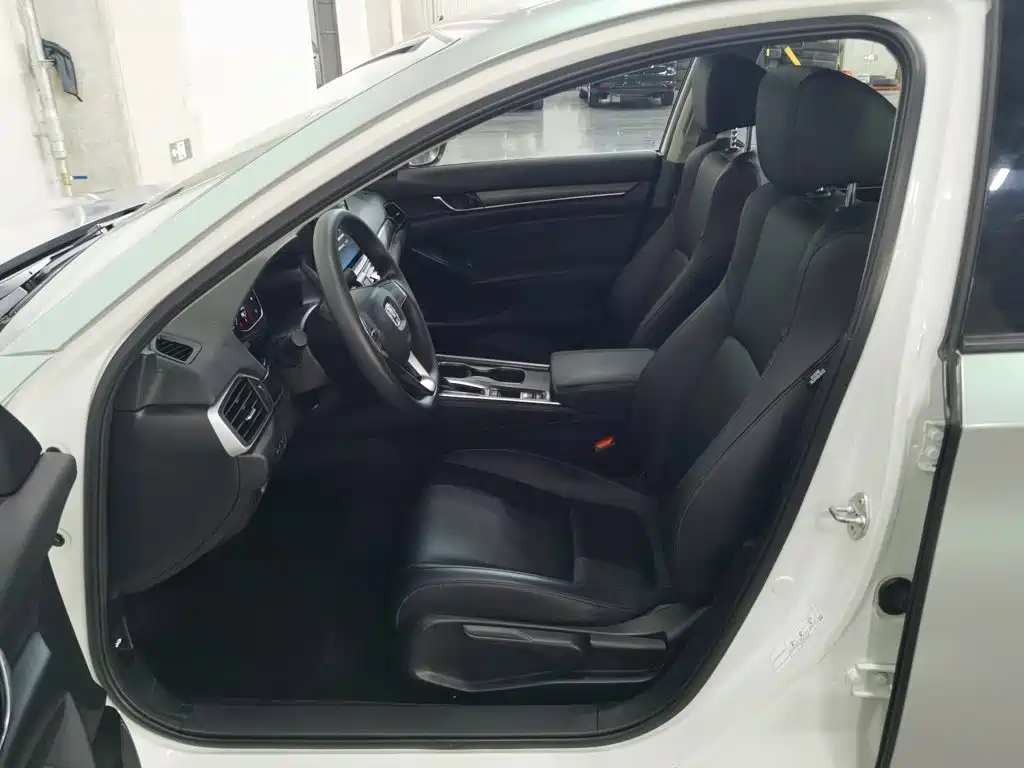 Honda Accord — фото 10