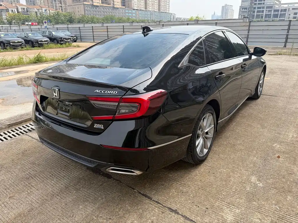 Honda Accord — фото 11
