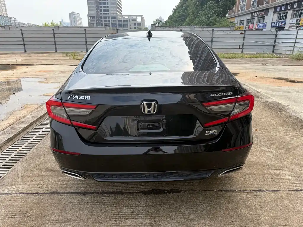 Honda Accord — фото 10