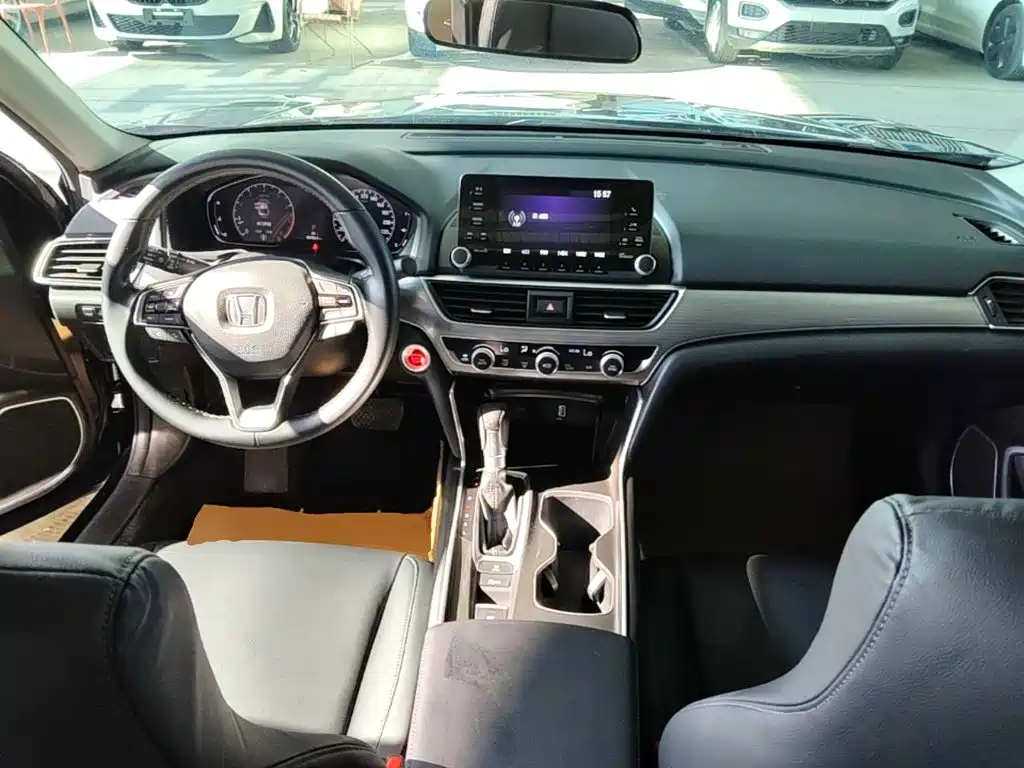 Honda Accord — фото 10