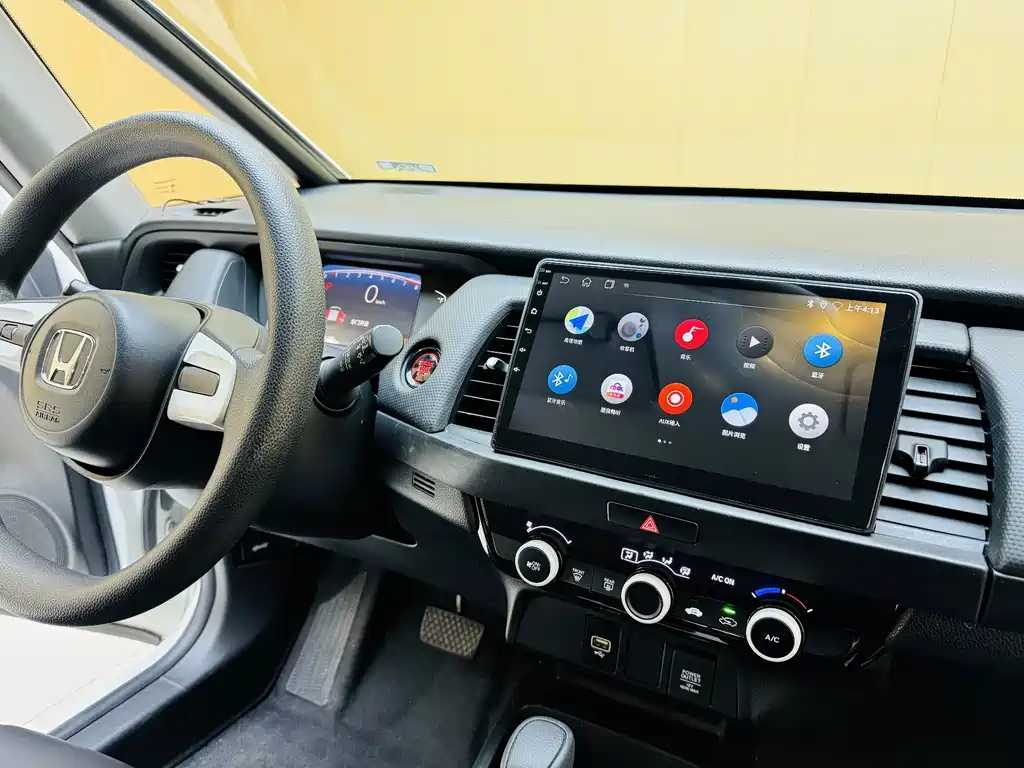 Honda Fit — фото 8