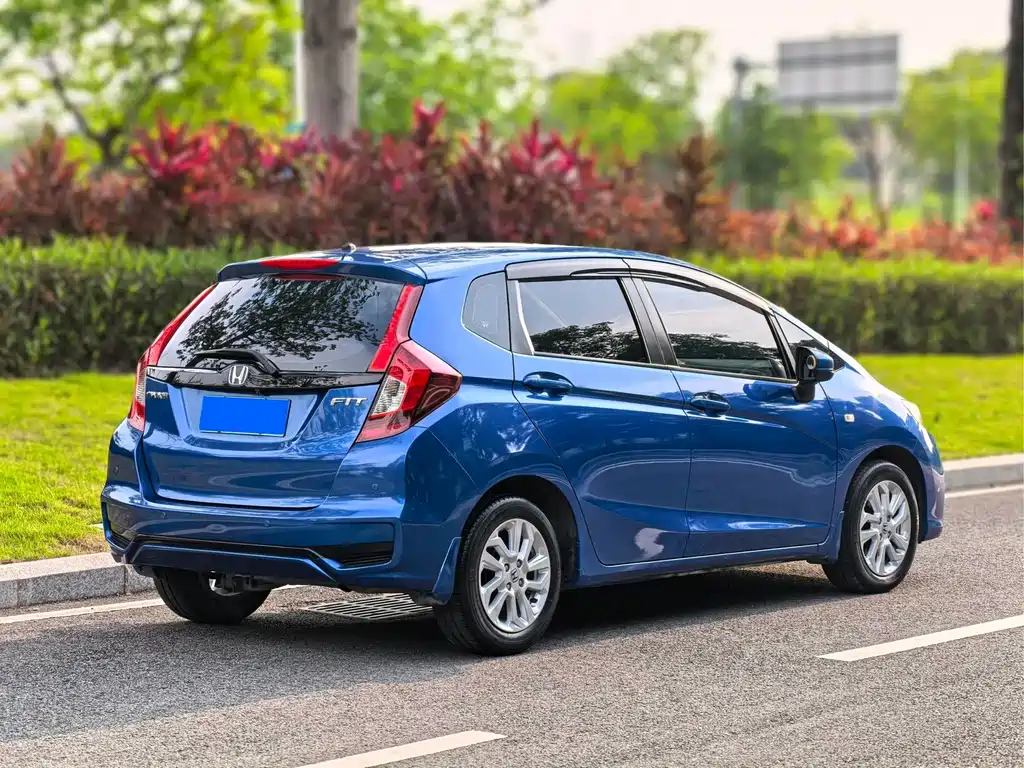 Honda Fit — фото 11