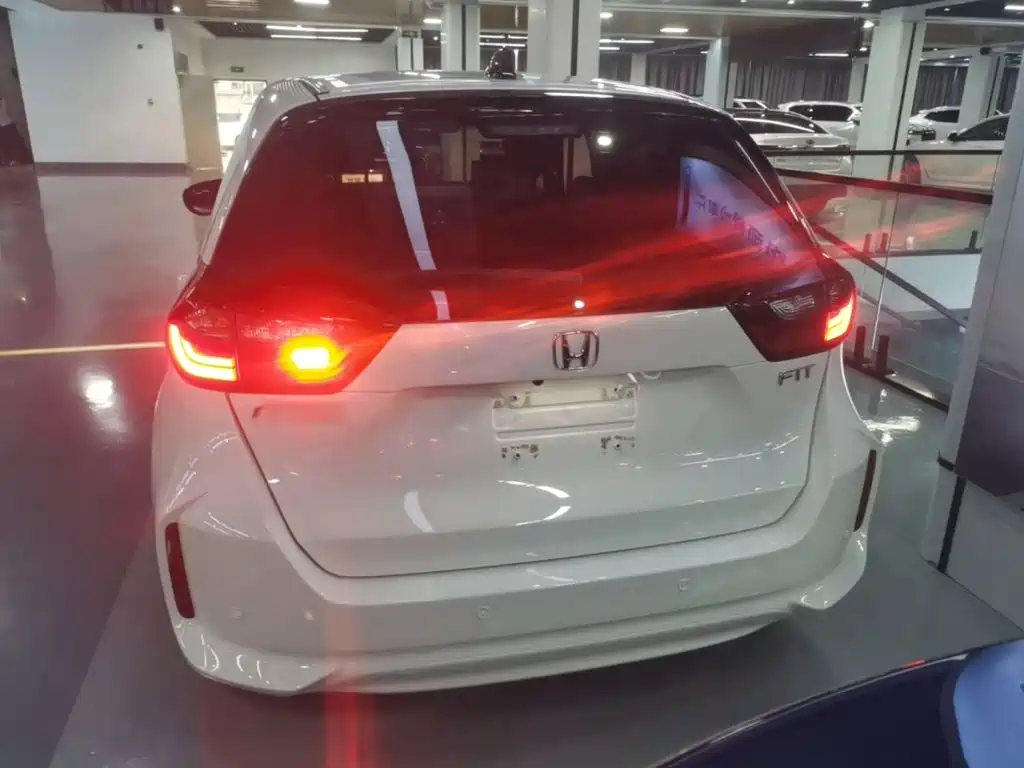 Honda Fit — фото 6