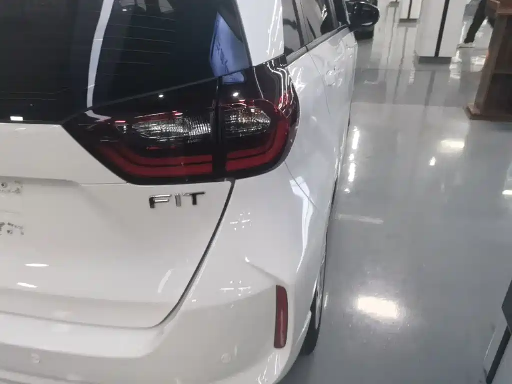 Honda Fit — фото 8