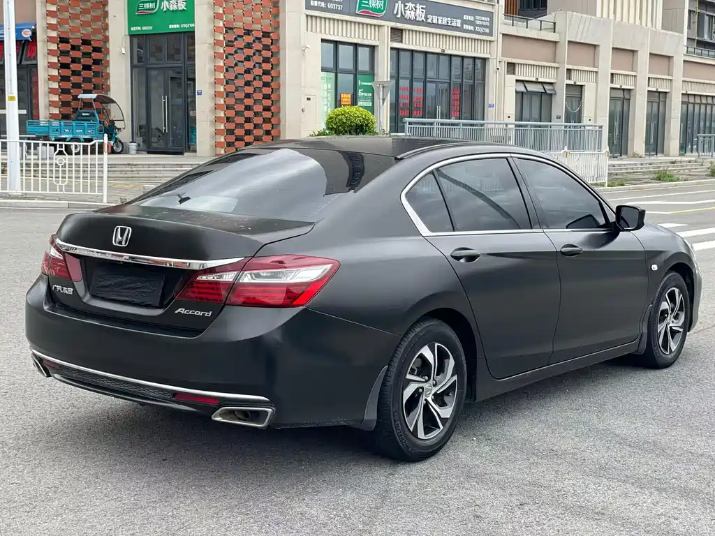 Honda Accord — фото 7