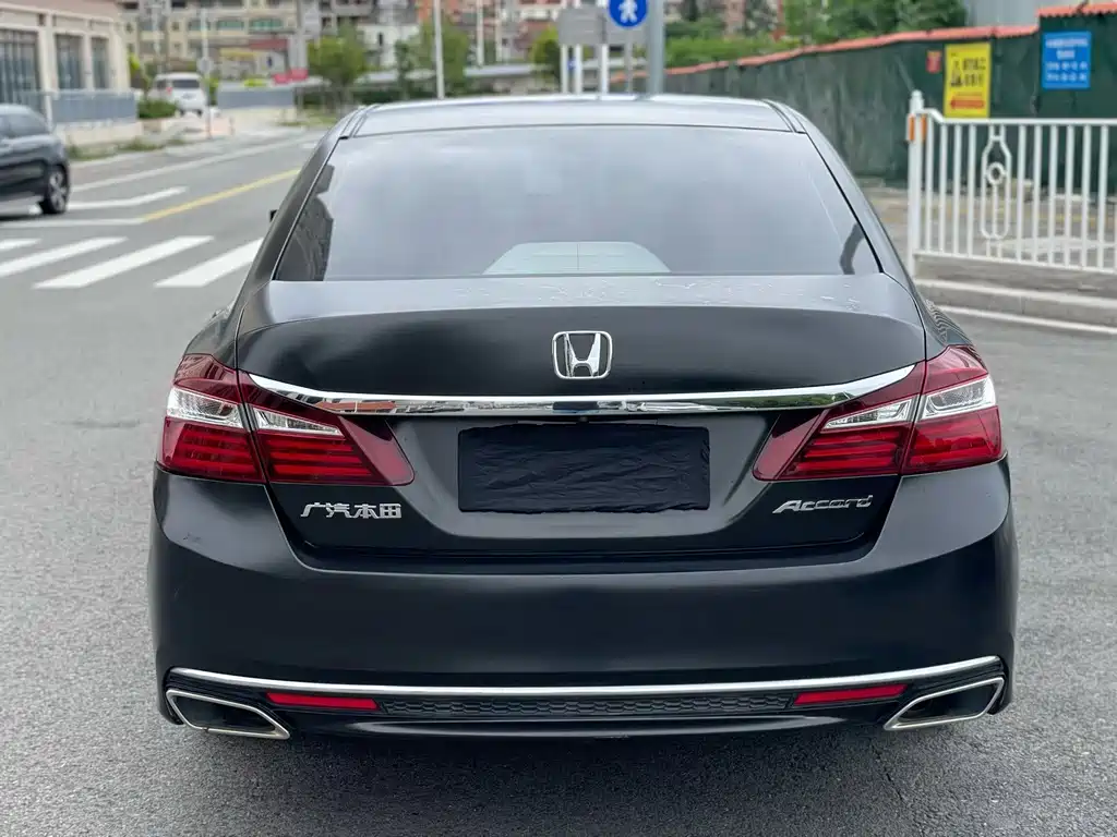 Honda Accord — фото 8