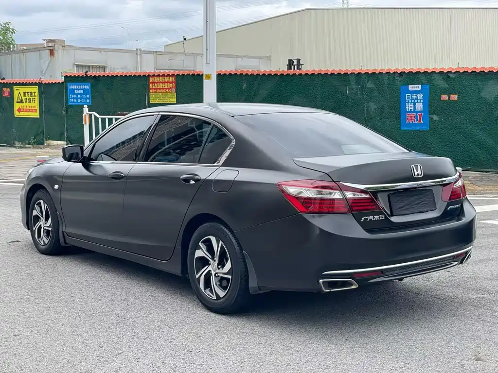 Honda Accord — фото 9