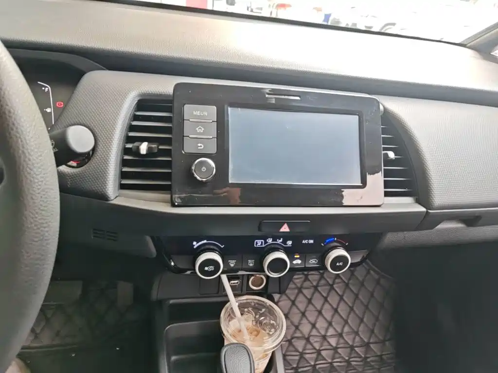 Honda Fit — фото 13