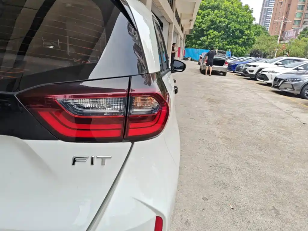 Honda Fit — фото 8