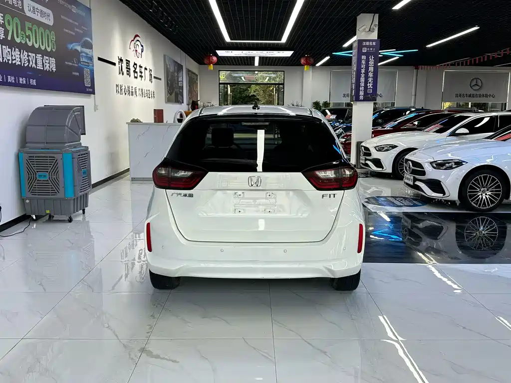 Honda Fit — фото 8
