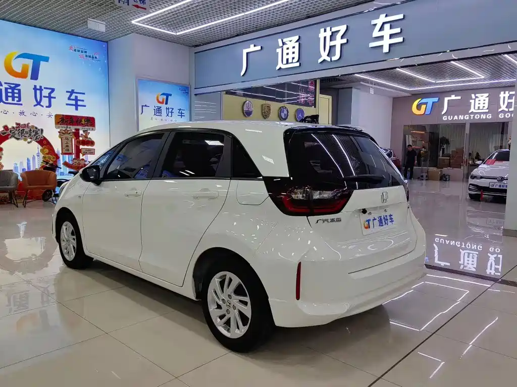 Honda Fit — фото 8