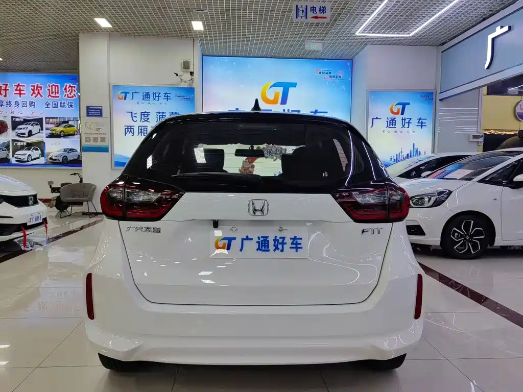 Honda Fit — фото 9