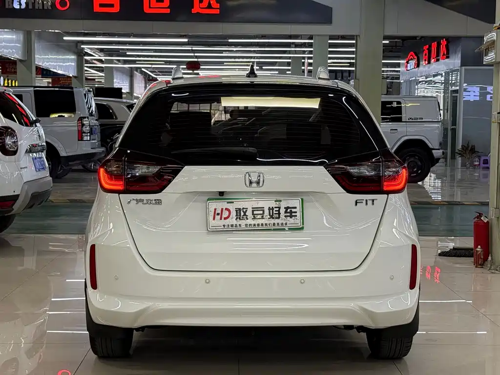 Honda Fit — фото 5