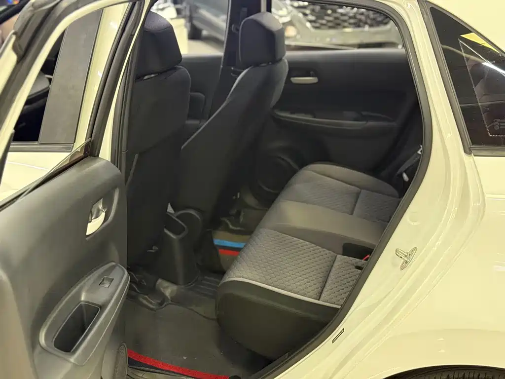 Honda Fit — фото 10