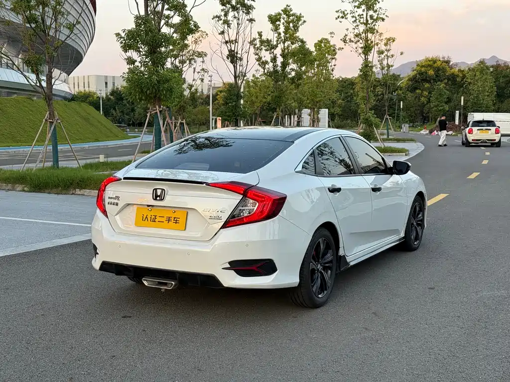 Honda Civic — фото 7