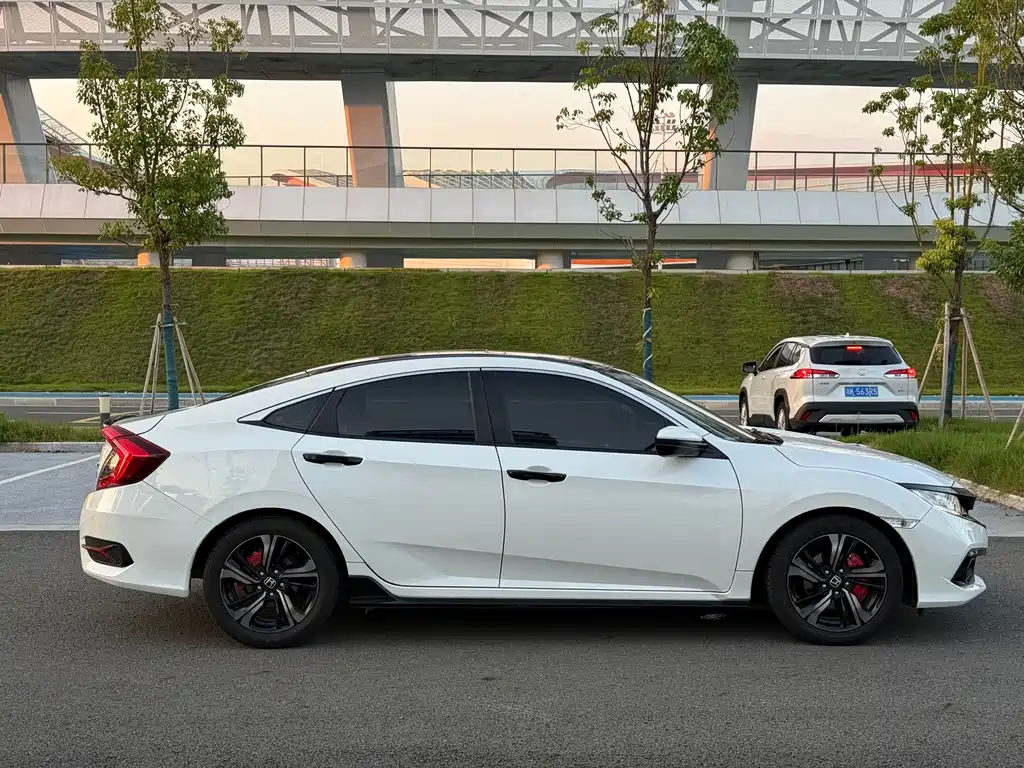 Honda Civic — фото 8