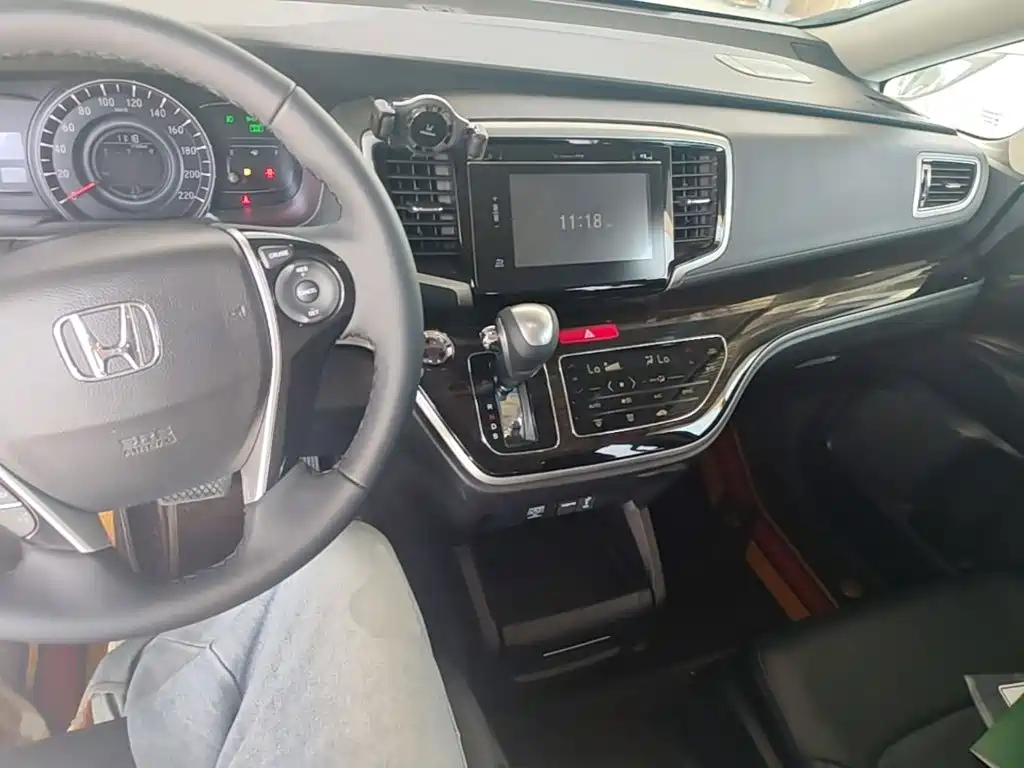 Honda Odyssey — фото 10