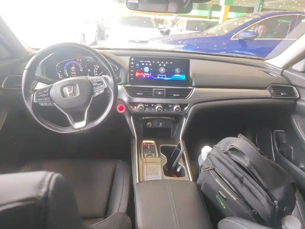 Honda Accord — фото 10