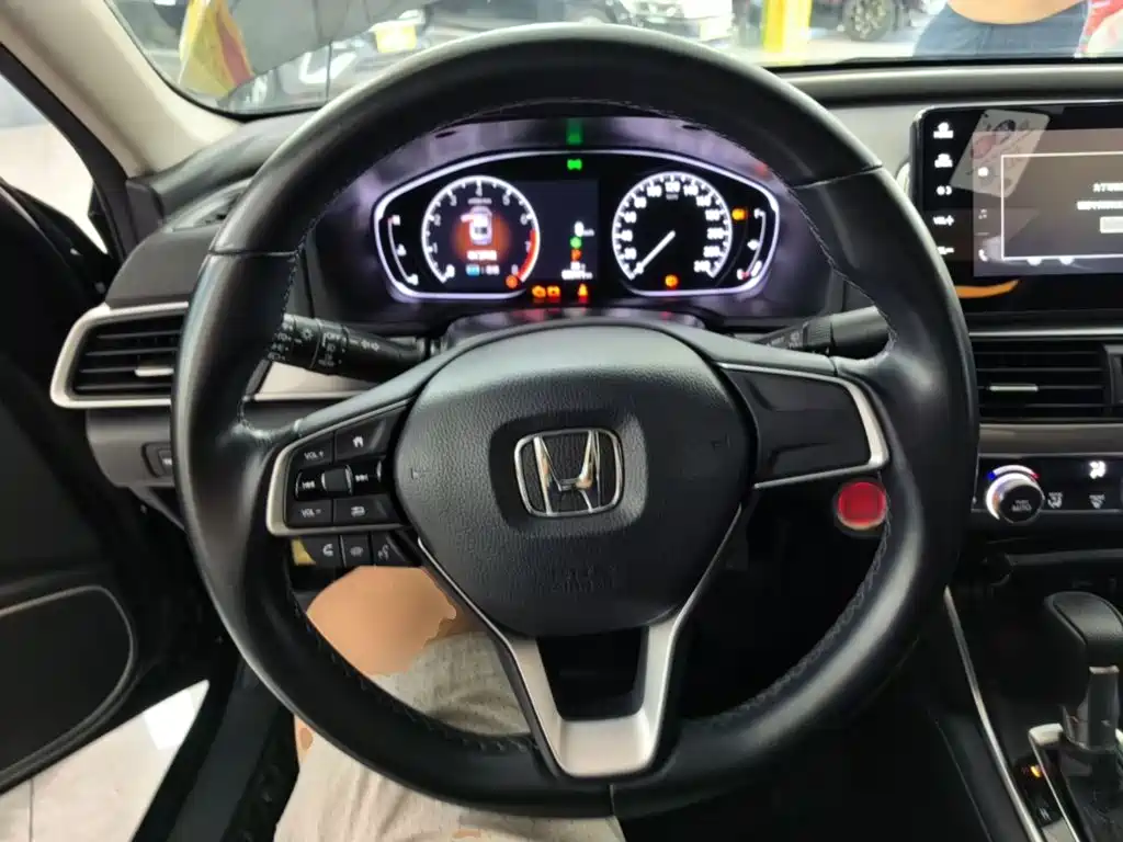 Honda Accord — фото 11