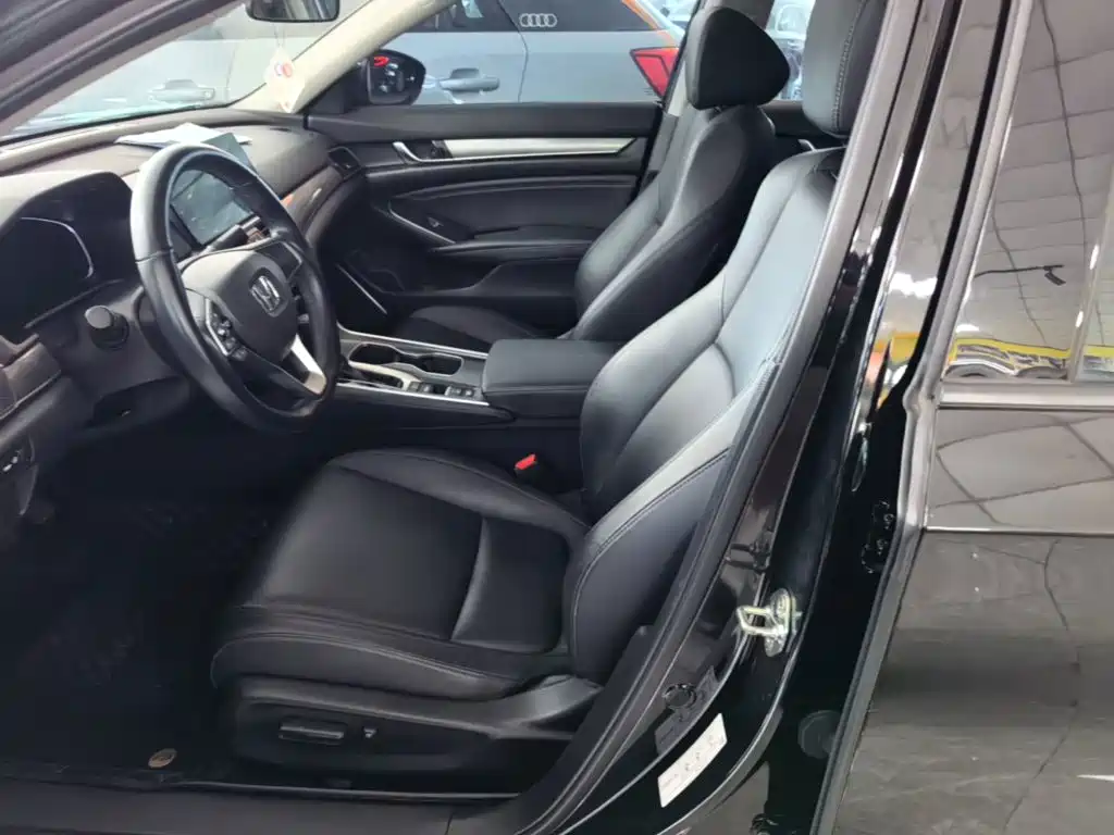 Honda Accord — фото 15