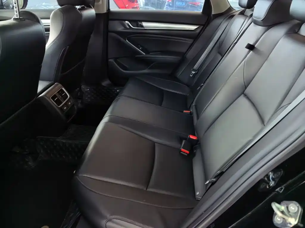 Honda Accord — фото 17