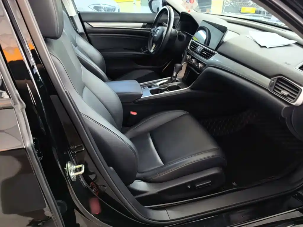 Honda Accord — фото 25