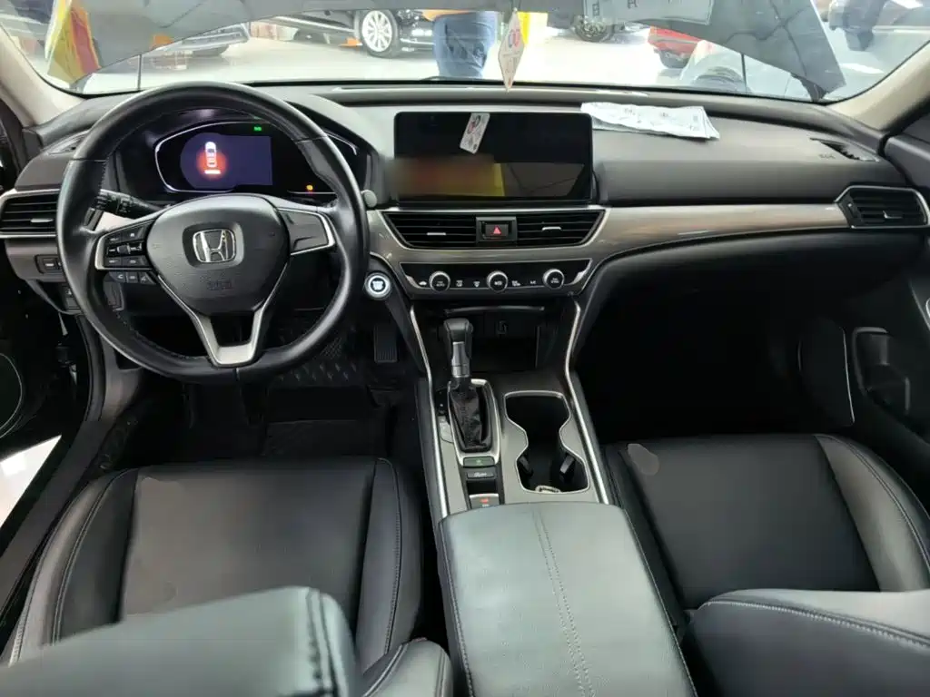 Honda Accord — фото 10