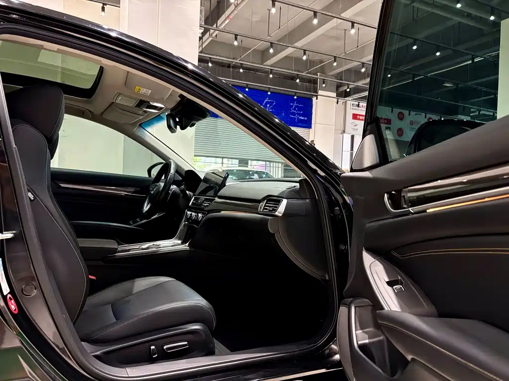 Honda Accord — фото 9