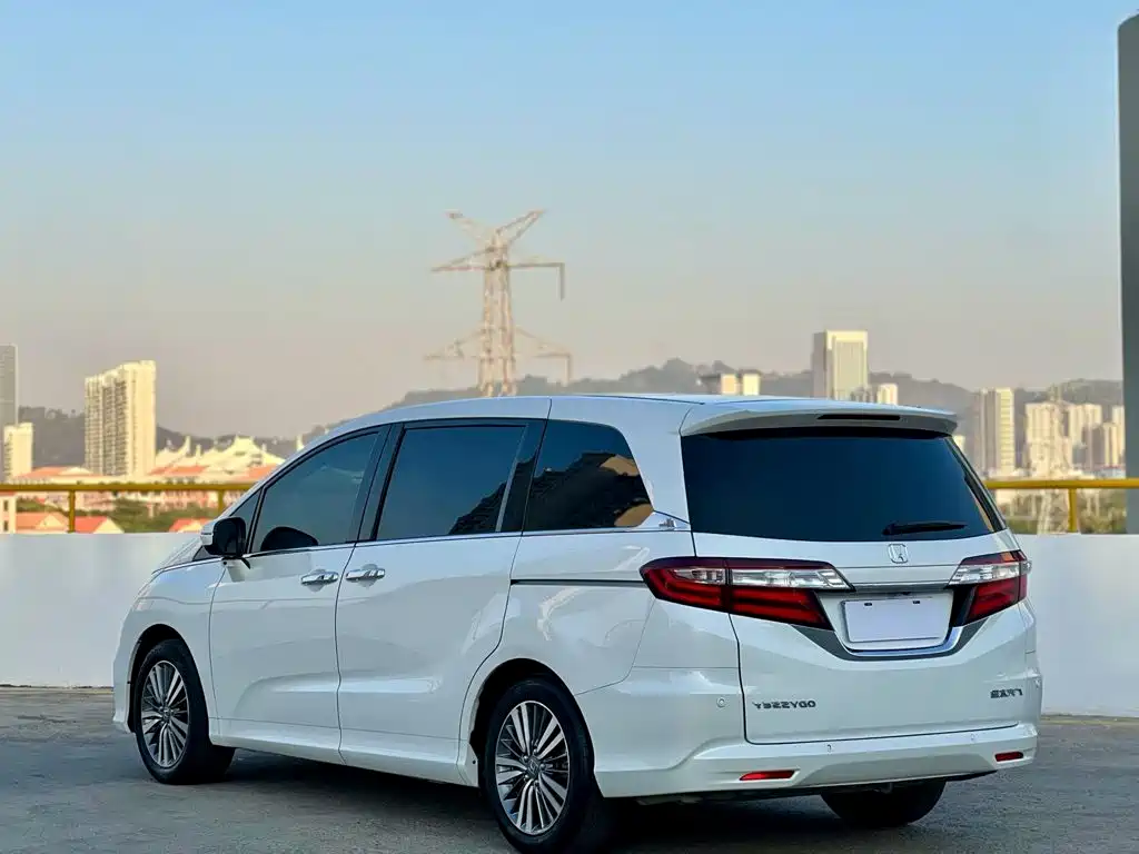 Honda Odyssey — фото 23