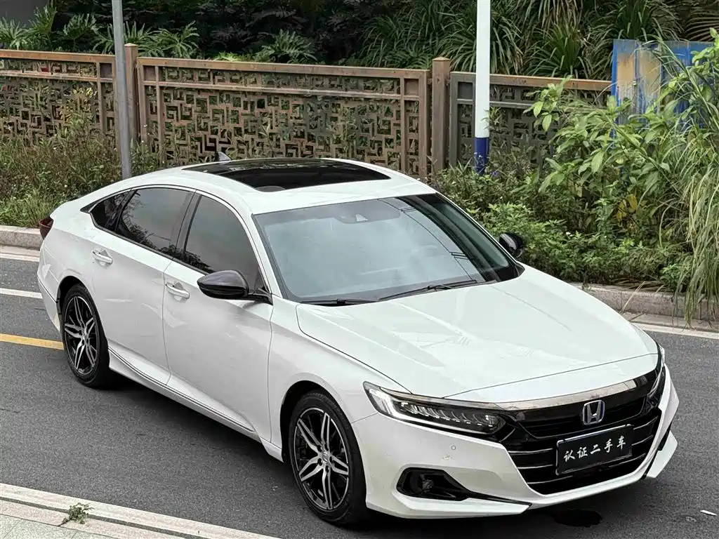 Honda Accord — фото 11