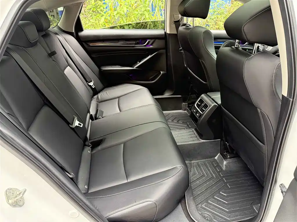 Honda Accord — фото 17