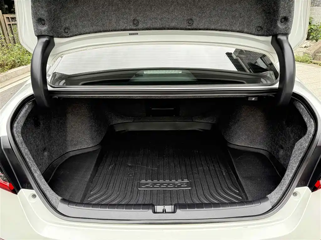 Honda Accord — фото 21