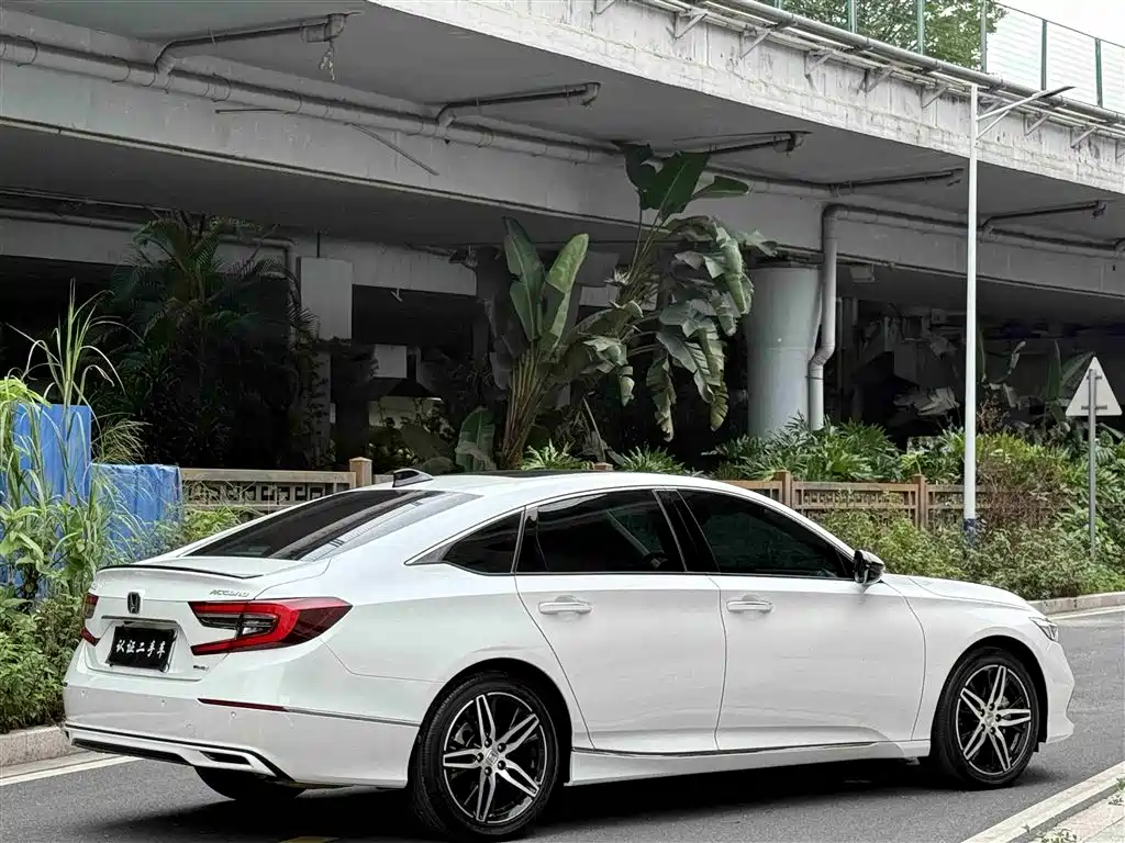 Honda Accord — фото 25
