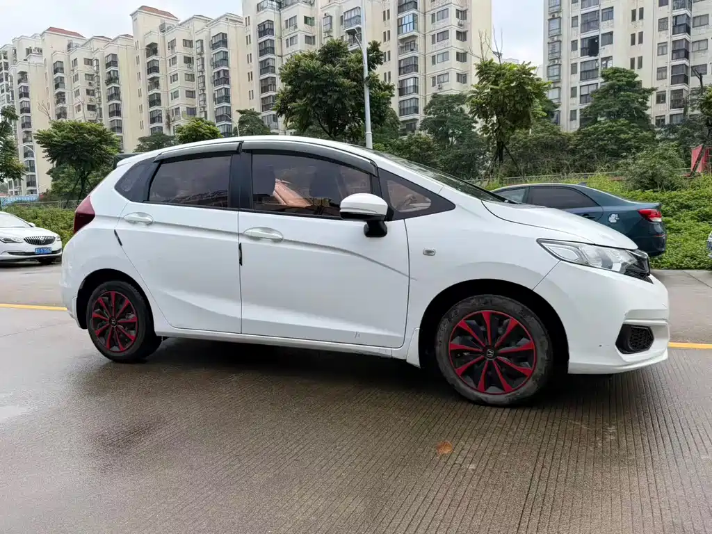 Honda Fit — фото 4