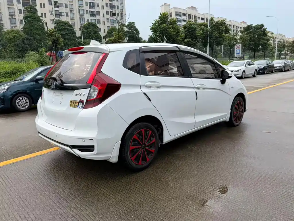 Honda Fit — фото 5