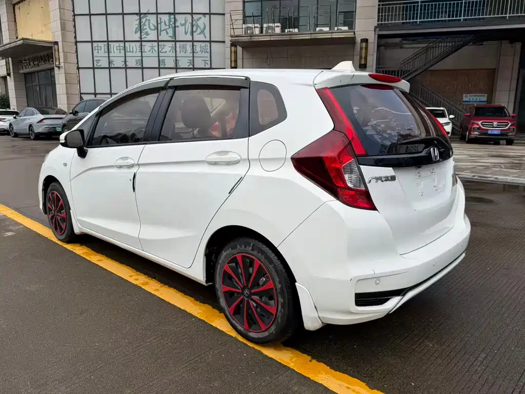 Honda Fit — фото 7