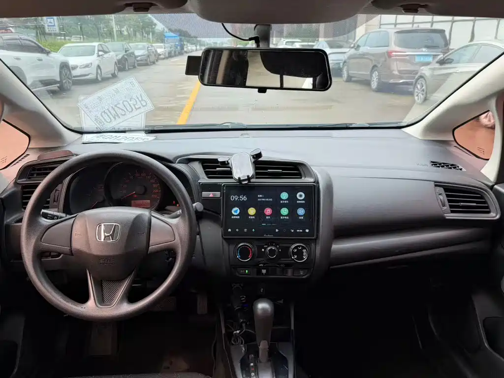 Honda Fit — фото 9