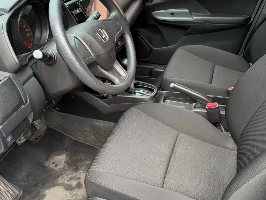 Honda Fit — фото 10