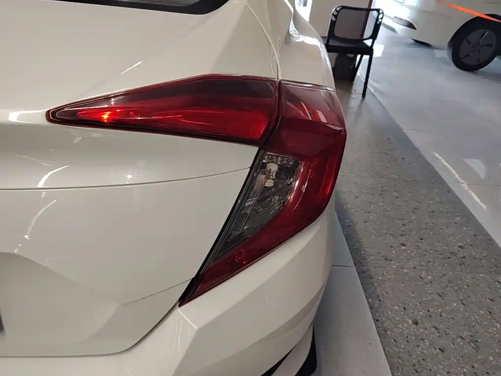 Honda Civic — фото 8