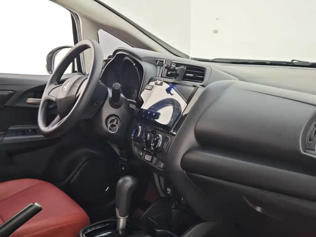 Honda Fit — фото 11