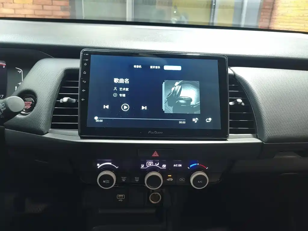 Honda Fit — фото 13