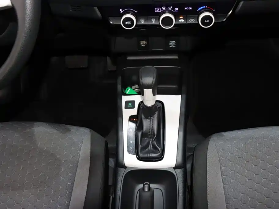Honda Fit — фото 15