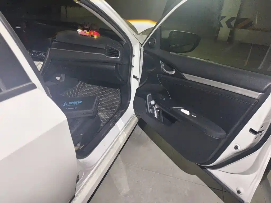 Honda Civic — фото 18