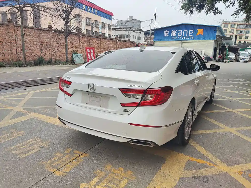 Honda Accord — фото 11