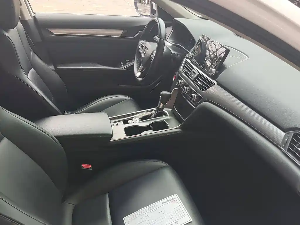 Honda Accord — фото 6