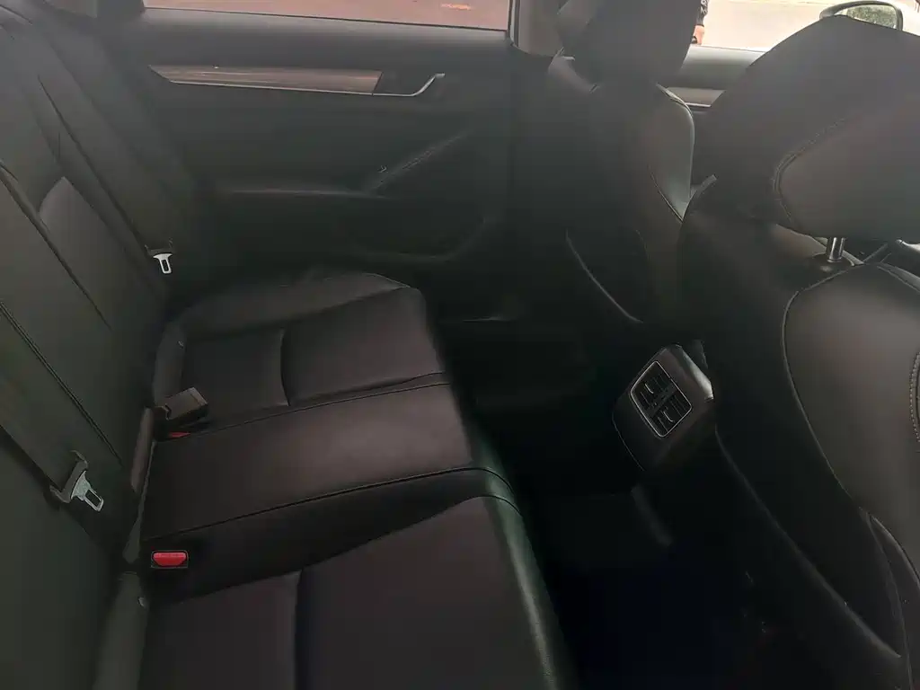 Honda Accord — фото 9