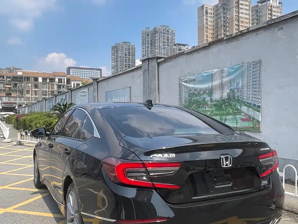 Honda Accord — фото 7