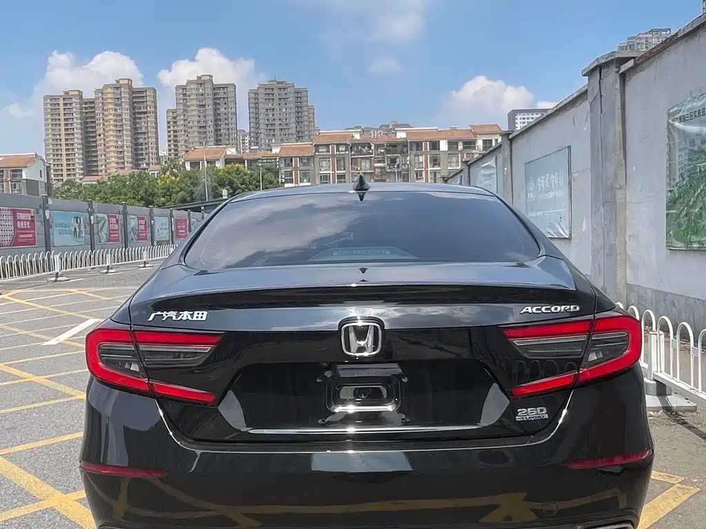 Honda Accord — фото 8