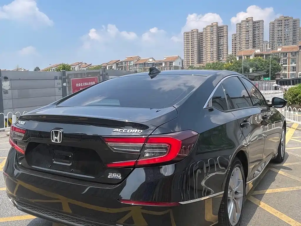 Honda Accord — фото 9